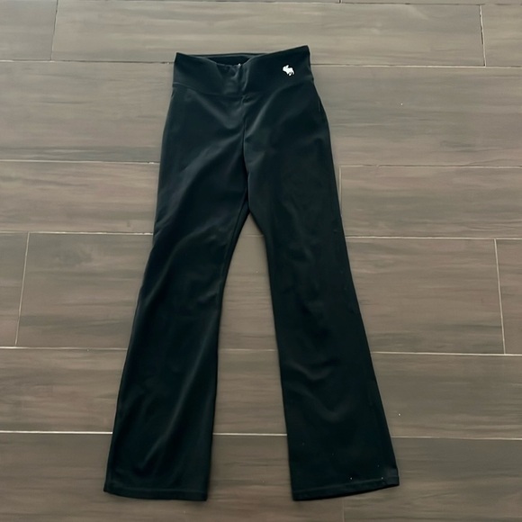 Abercrombie Kids Black Flare Leggings - Picture 1 of 4